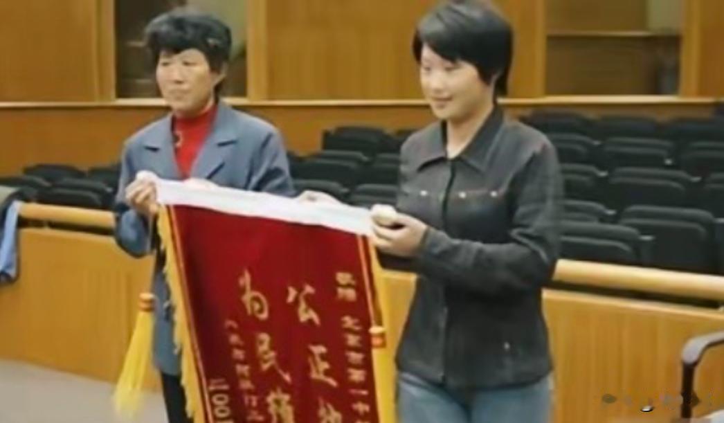 “我保护自己也错了吗！”2003年，北京，3位男子深夜强行闯入女生宿舍，殴打其中