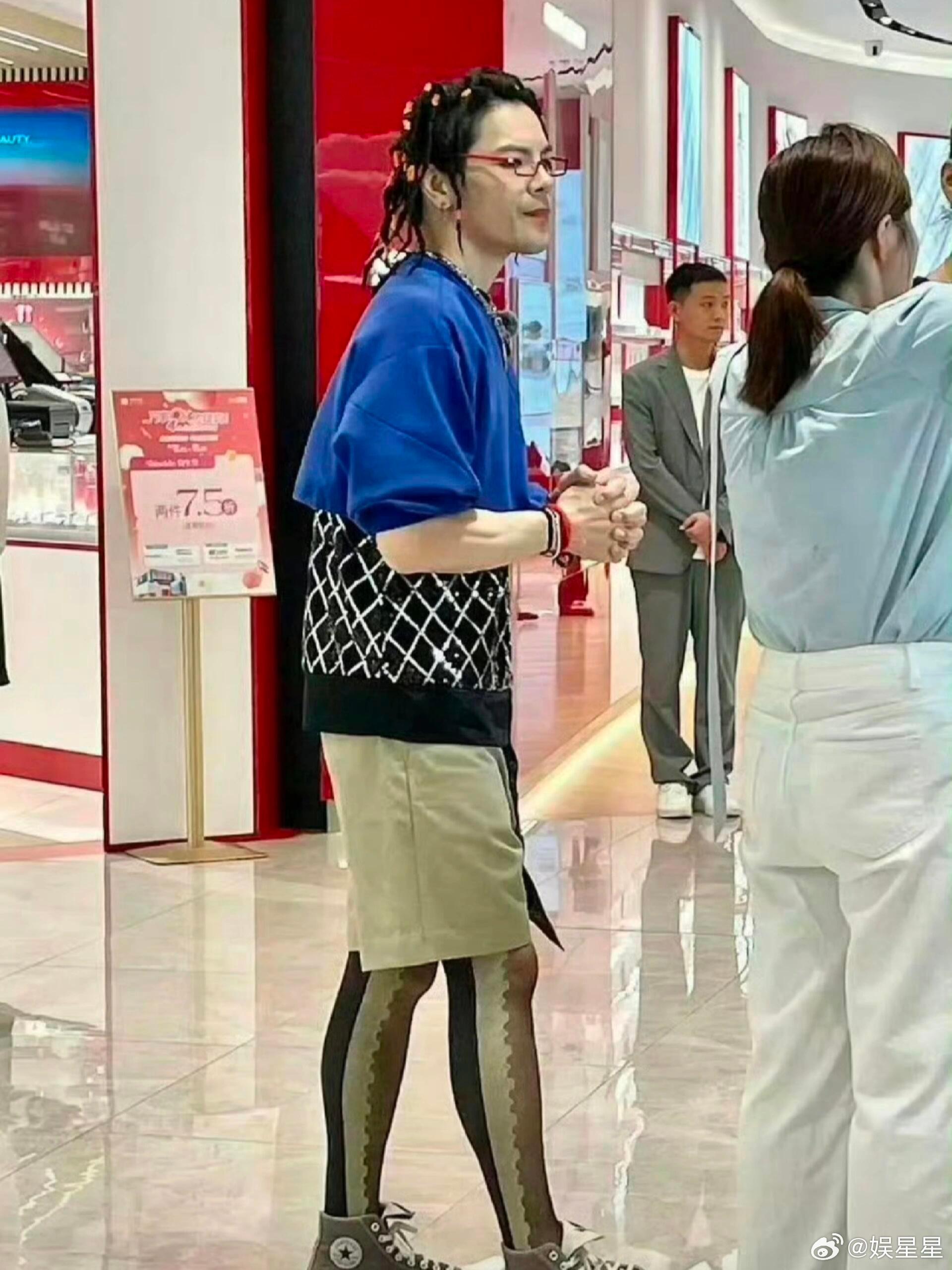 感觉向太自从有了儿媳妇，这个儿子就不想要了。。。反正向佐已经完成了任务，取个贤妻