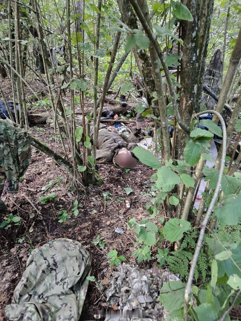 在俄罗斯布良斯克州境内俄军特种部队团灭了一支由6人组成的乌克兰特种部队
俄罗斯联