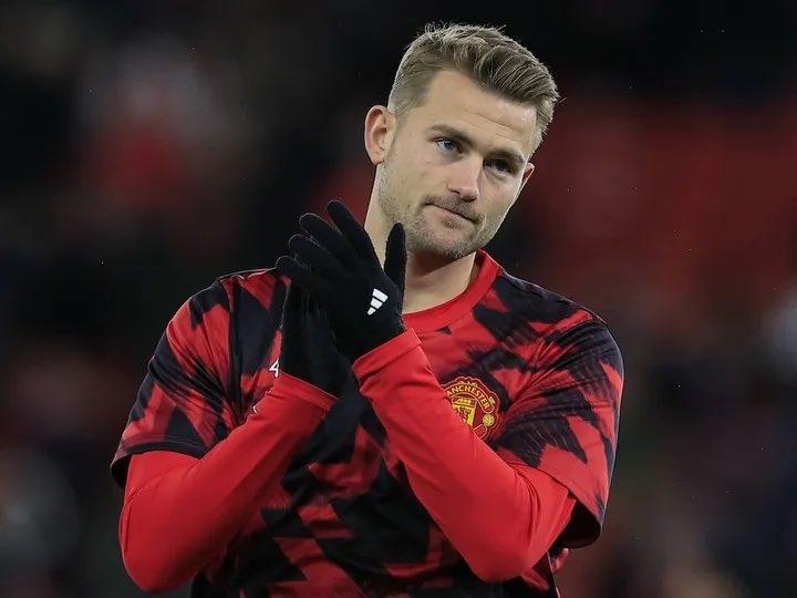 德里赫特伤势反复！

🔴12月4日时候，阿莫林表示德里赫特的伤势并不严重，预计