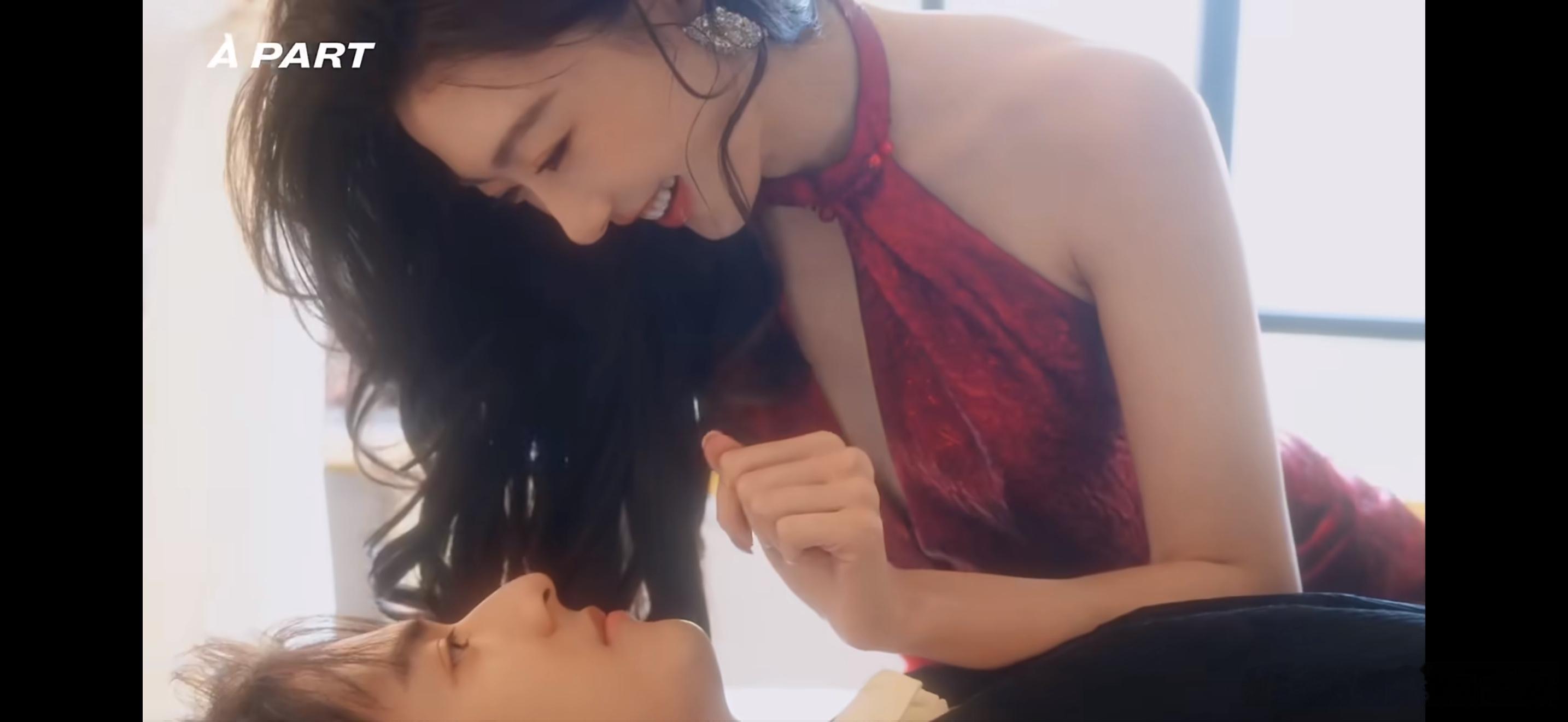 毓言cp和你们一起的第二年情人节！要永远幸福哦！毓言永远的爱❤️❤️毓言cp太甜