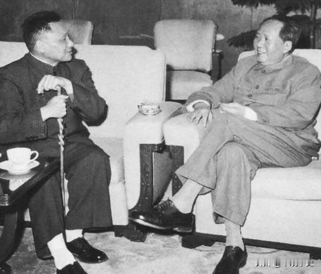 邓小平对毛主席纪念馆的评价：建是不妥当的，但也不赞成拆掉。
 
1980年8月2