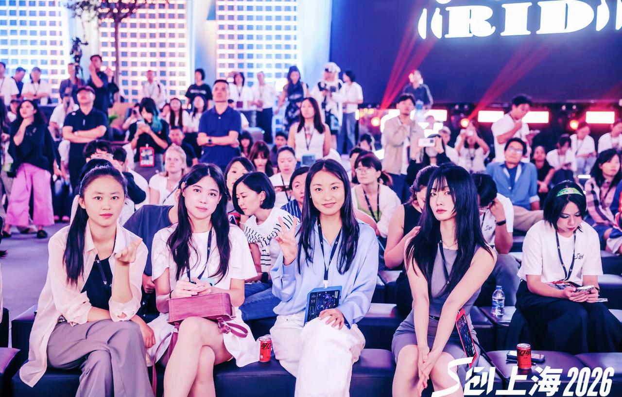 最酷最酷的科创大会
是谁在路演的间隙听演出啊
S创上海2026顺收
明年会更好[
