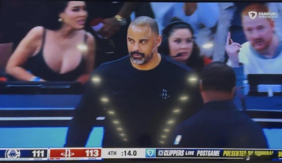 虽然当时只领先了两分，乌指看来还挺满意的..