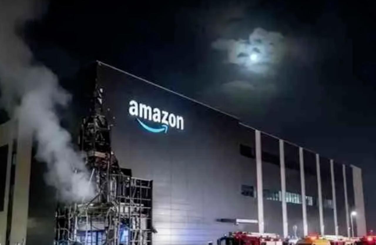 【伊朗的反击，精准打在美国“七寸”上！】谁能想到，美国引以为傲的科技霸权，如今正