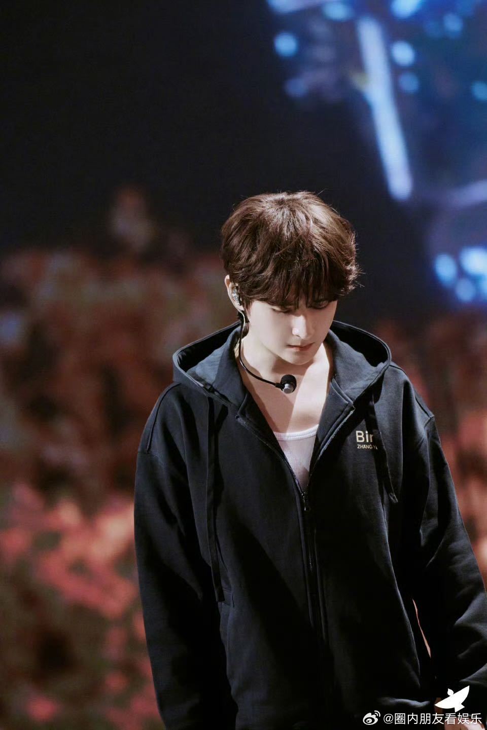 张远回应第一次来苏州开演唱会张远首次苏州演唱会倒计时，他晒彩排图并用四个感叹号表