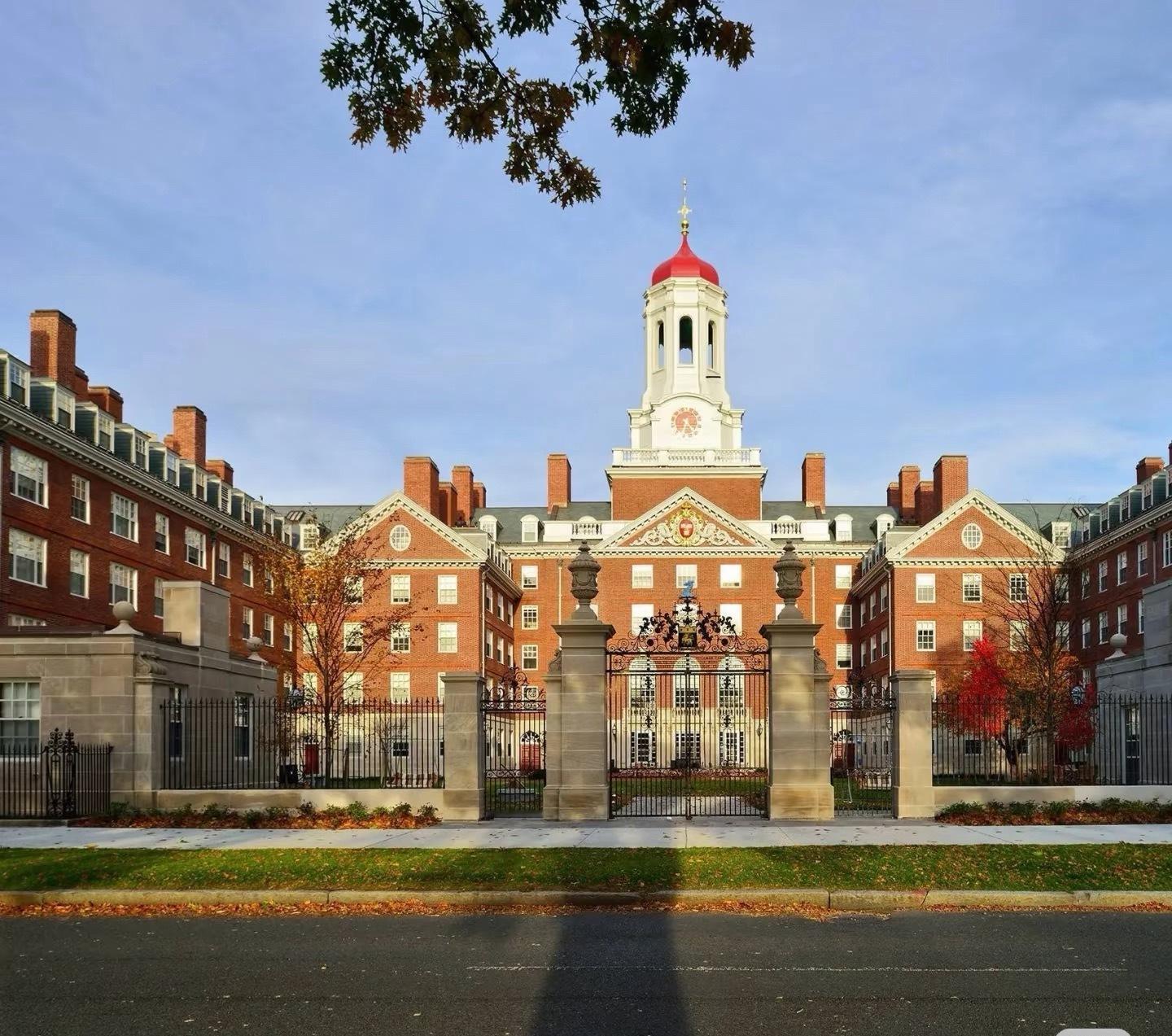 美国防部宣布与哈佛断绝关系最近美国国防部宣布和哈佛大学断绝学术合作，理由是觉得哈