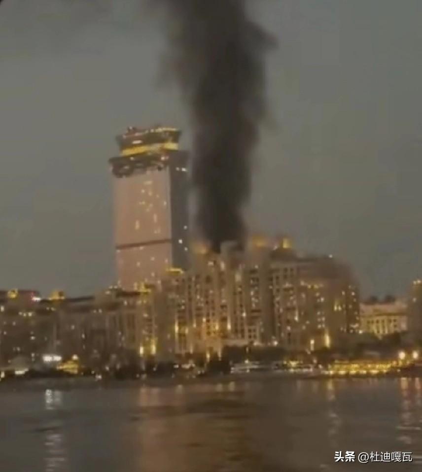 阿联酋的防空系统真是忙不过来了，
由于伊朗打击在阿联酋的美军基地，以及滞留在迪拜