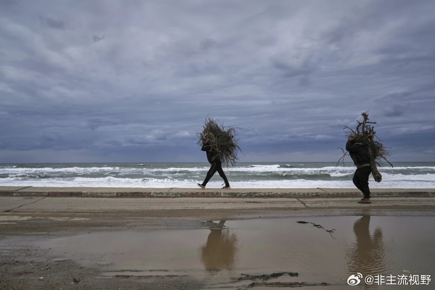 以色列恢复对加沙的打击之后，哈马斯又躲起来了，就是不释放人质，也不怎么发声，它们