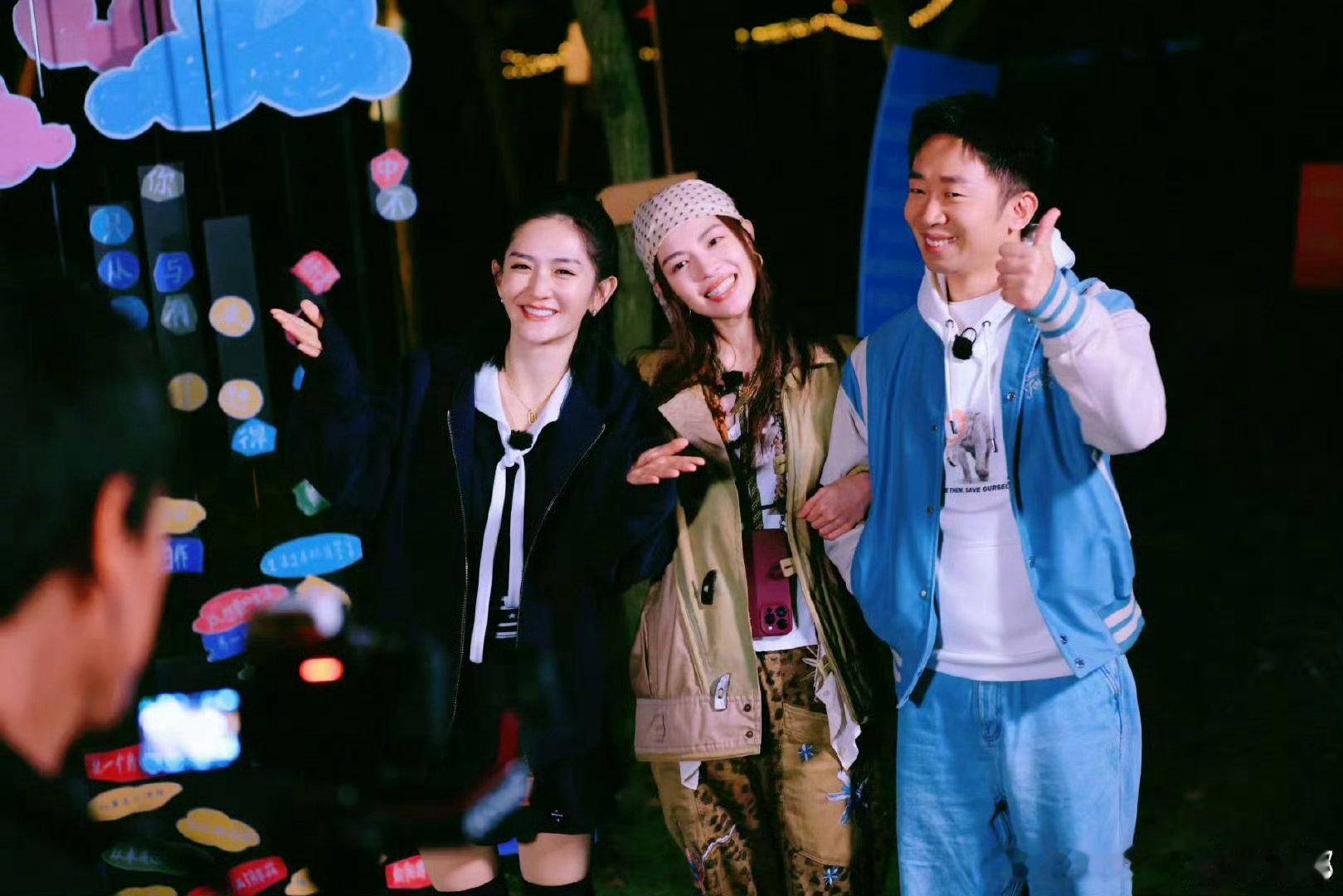 谢娜钟楚曦爆改杨迪   谢娜晒与钟楚曦杨迪合照 看谢娜和钟楚曦给杨迪做造型，简直