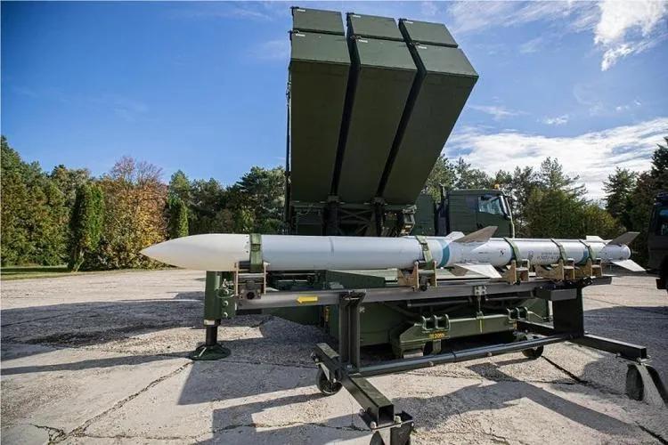 美国政府封锁委内瑞拉海域，控制委内瑞拉周围空域，宣布委内瑞拉政府为“外国恐怖组织