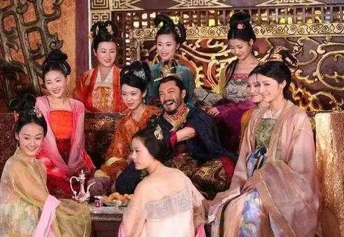 古代皇帝一夜临幸多名妃子，这在很多人看来是荒淫无道，纵欲无度的行为 ，实际上，皇
