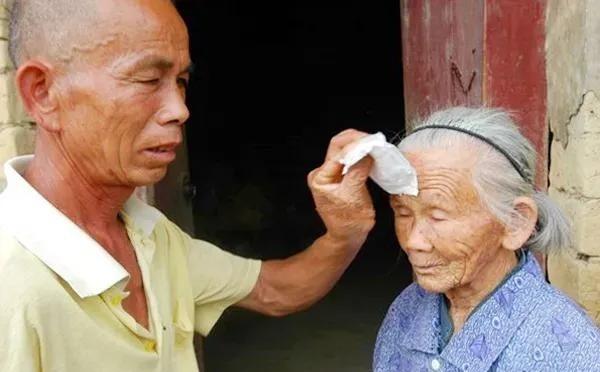 1944年，24岁的韦绍兰被日本兵抓走。3个月后，她受尽凌辱，终于逃回了家，但却