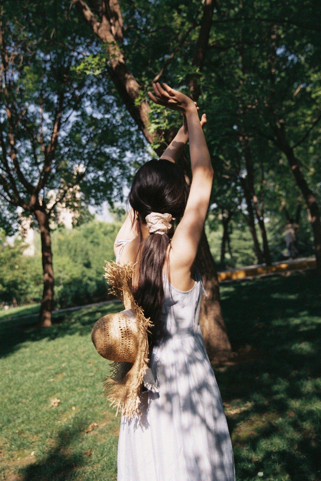 #和张婧仪一起等一下下# 谁的粉丝又幸福了，正主过生日不仅有超多美图还有新歌听，