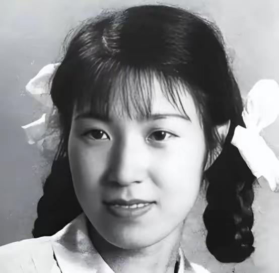 1956年，李玉琴到看守所探望溥仪，管理员考虑到两人14年没同房，破例让她留宿一