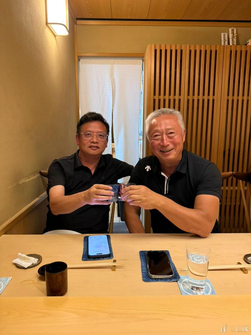 感谢绍文兄盛情款待，相聚纽约上东区米其林一星Sushi Noz。他乡遇故知，老友