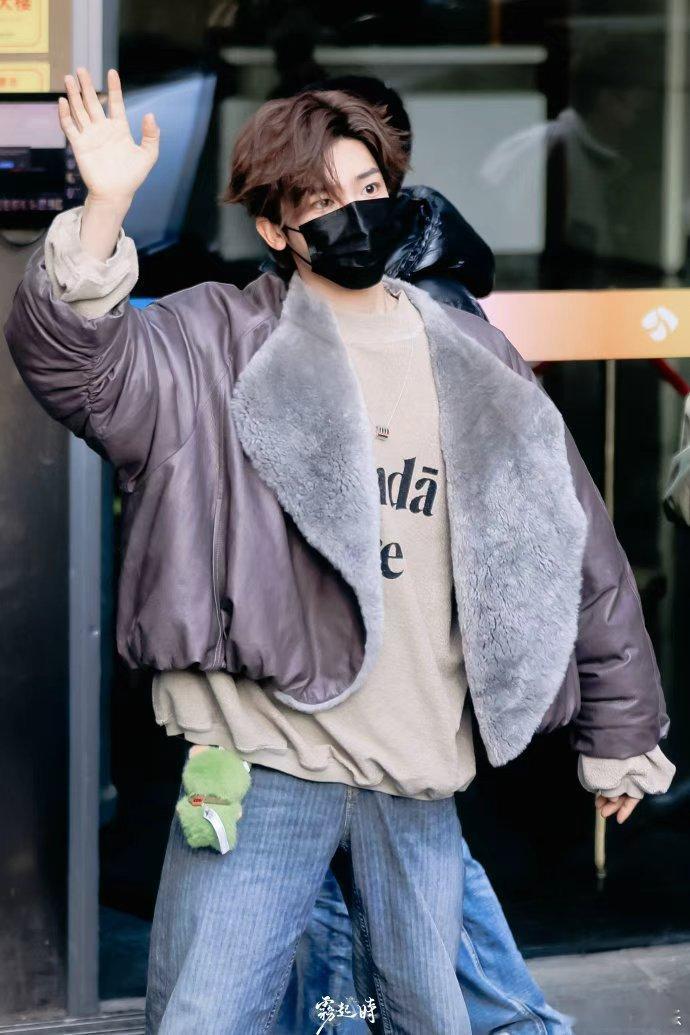 侯明昊音乐缘计划上班了侯明昊毛绒外套卷毛look 侯明昊音乐缘计划上班了，侯明昊