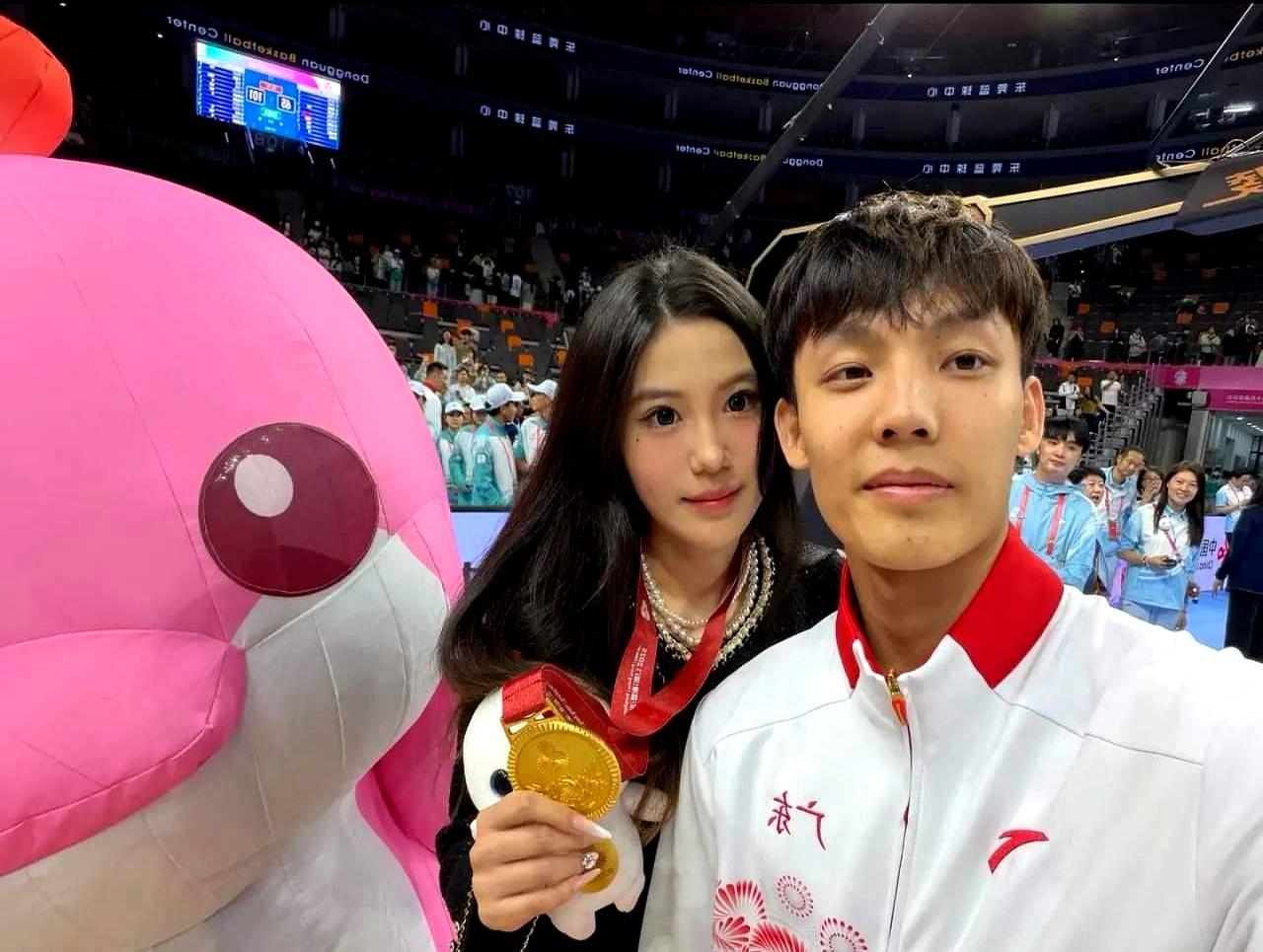 最近徐杰落选男篮集训队，广东球迷吵翻天，说郭士强偏向辽宁球员挤了他的位置。但这事