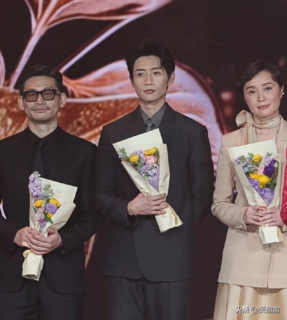 荣耀小组三缺一，
谁知道于和伟老师去哪啦？