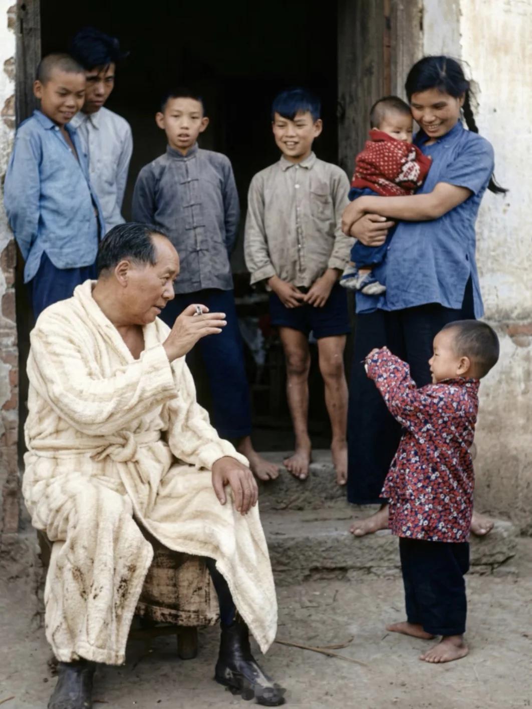 来于泥土，归于泥土。扎根大地，服务人民！做人的根和本，都在于大地！希望在孩子的身