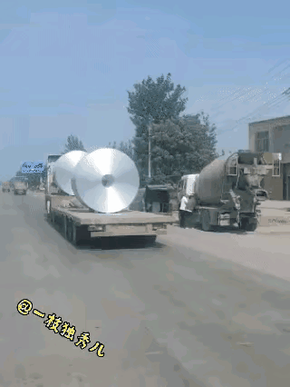 这种大车运输这种东西，为什么不用绳索捆绑呢？万一路上有些颠簸的话，这东西一旦从车