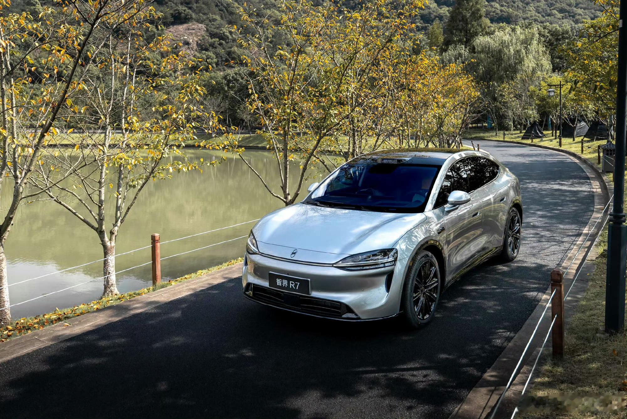 赵长江称R7和ModelY都是主流溜背造型 直播探讨主流溜背车型的发展，智界R7