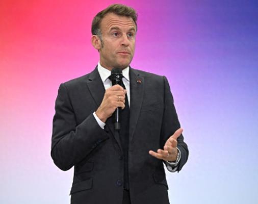 马克龙访日翻车现场，带着满肚子的算盘，最后却没讨到好，反而被现实狠狠打了脸。
 