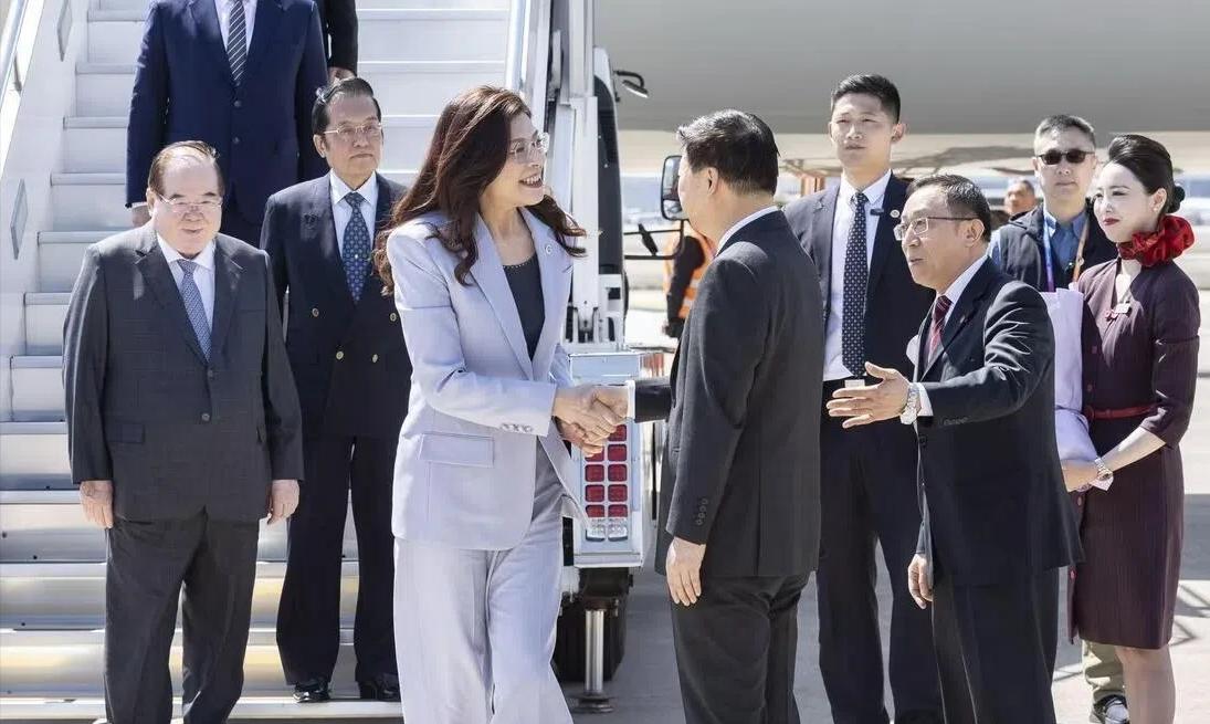 吴成典当着所有镜头喊出的那番主张，直接把几十年来绕来绕去的国共恩怨，一句话钉在了