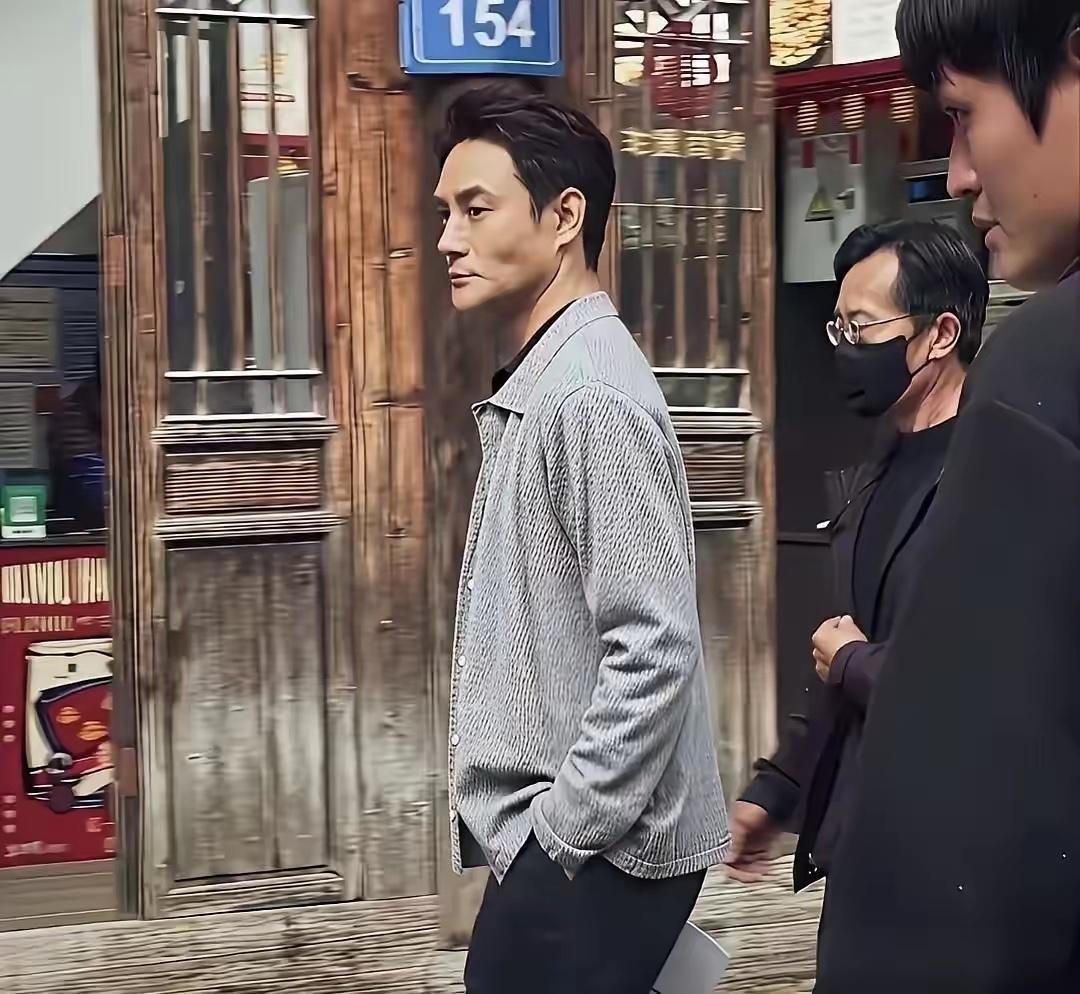 不得不说，王凯对自己的脸真狠啊！ 