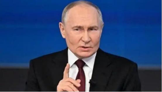 美国记者提问普京，如果中国要解放台湾，俄罗斯会不会掺和一把？普京干脆利落的几句话