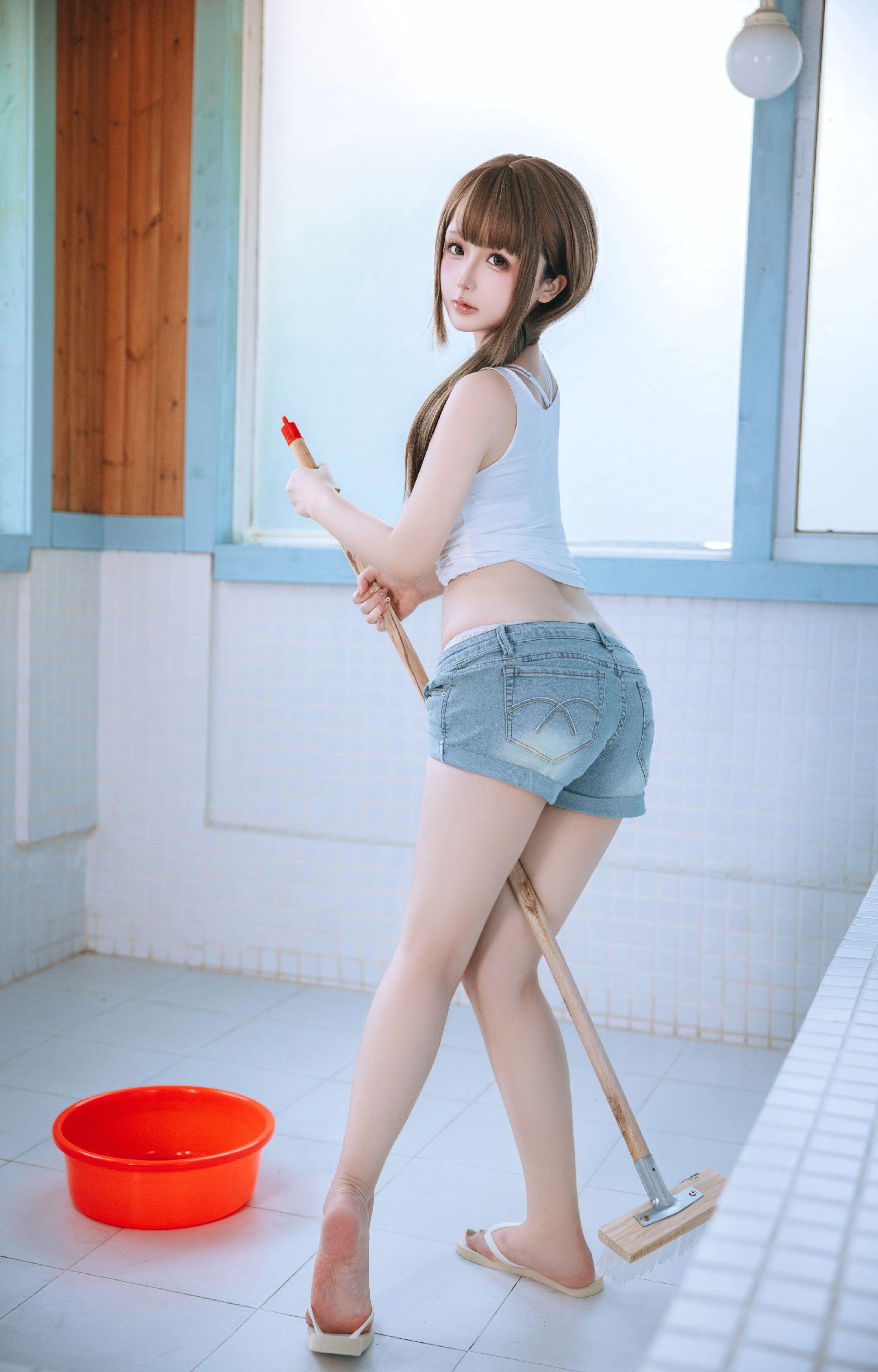 今天的男浴池由我打扫哦！希望不会打扰到你。沐浴