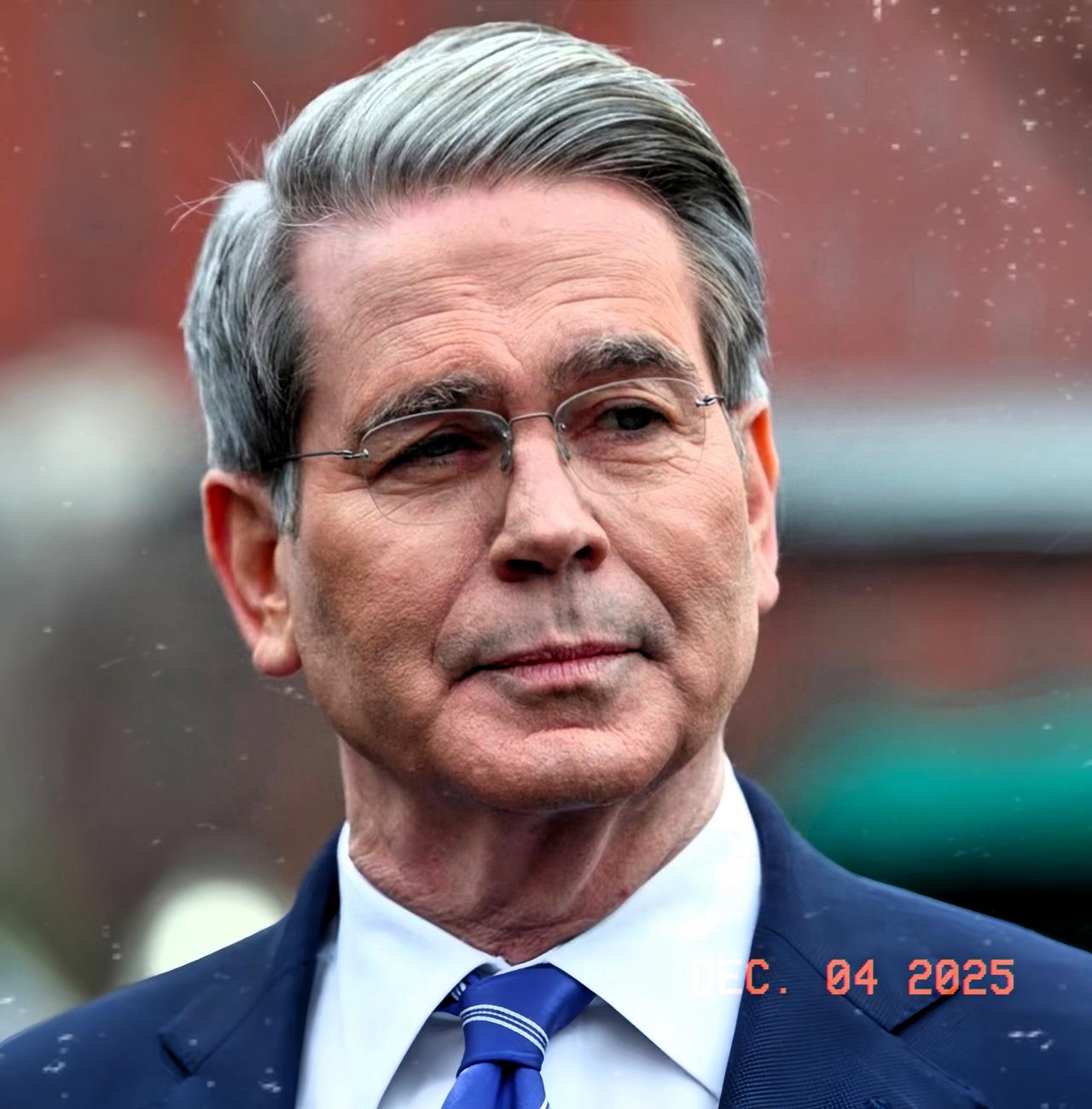 美国财长贝森特终于说了句大实话！我们很多人都以为中方最大的底牌是稀土，完全是大错