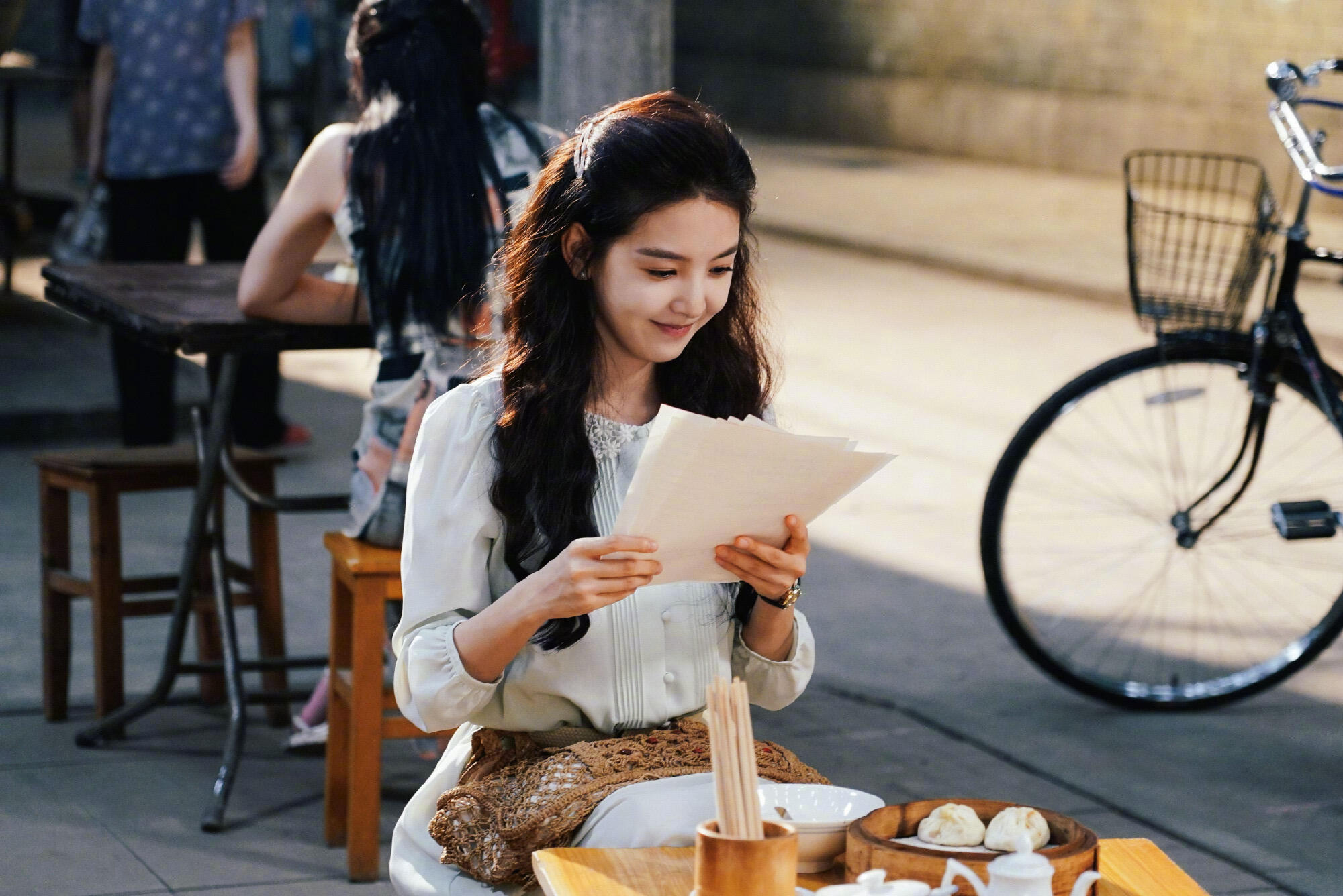 #早安咪语##白敬亭包场章若楠冬去春来#以凡人之躯，筑非凡之梦。欢迎来到90年代