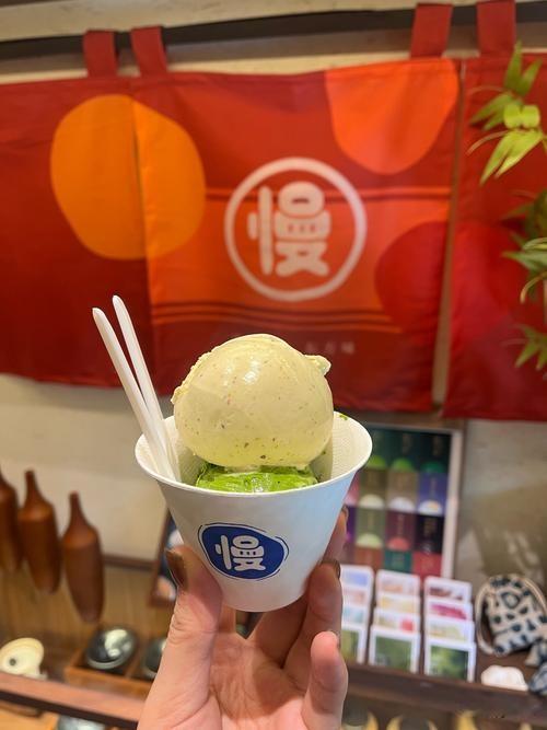 翻车！网红“零滴水鲜奶雪糕”被实锤虚假宣传，全是文字套路！
 
不少人吃过的“臻
