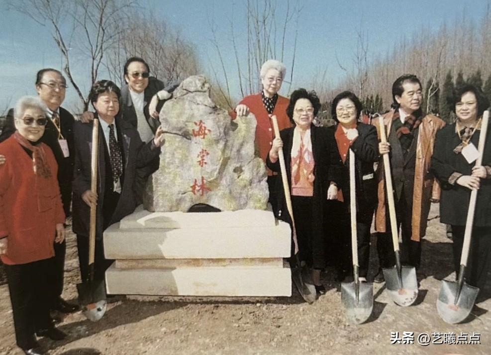 那年，著名电影表演艺术家田华、张瑞芳跟一群歌唱家同框，就像不同颜色的宝石凑到了一