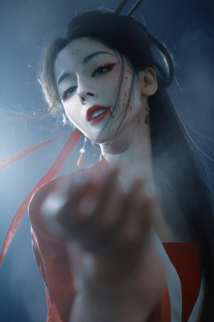 救命，内娱天天阴暗女鬼味儿，迪丽热巴来了都得让道，张张神图！巴巴就这样轻松拿捏～