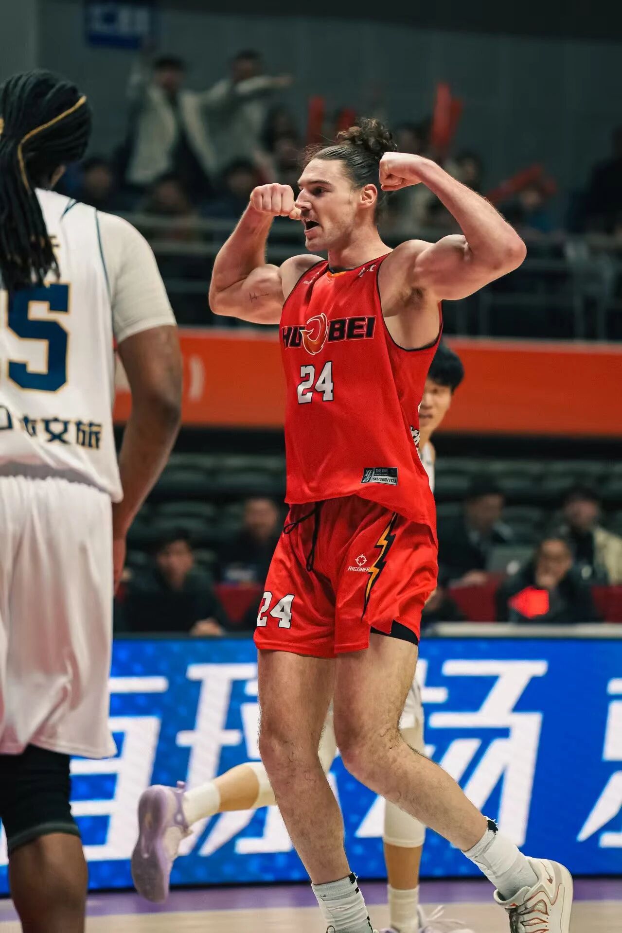 山东高速男篮大外援马基斯·克里斯意外受伤，预计伤停3至4周。为保障球队内线轮换体