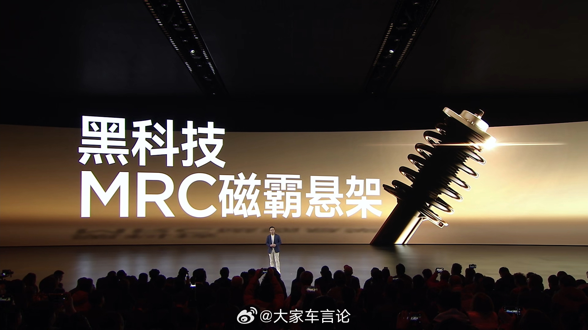 iCAR V27正式上市，16.98万起售。硬派方盒子再添新选择，5米多的车长，