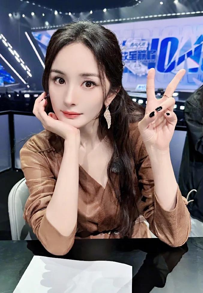 @杨幂 最新～我来啦！欧耶✌✌