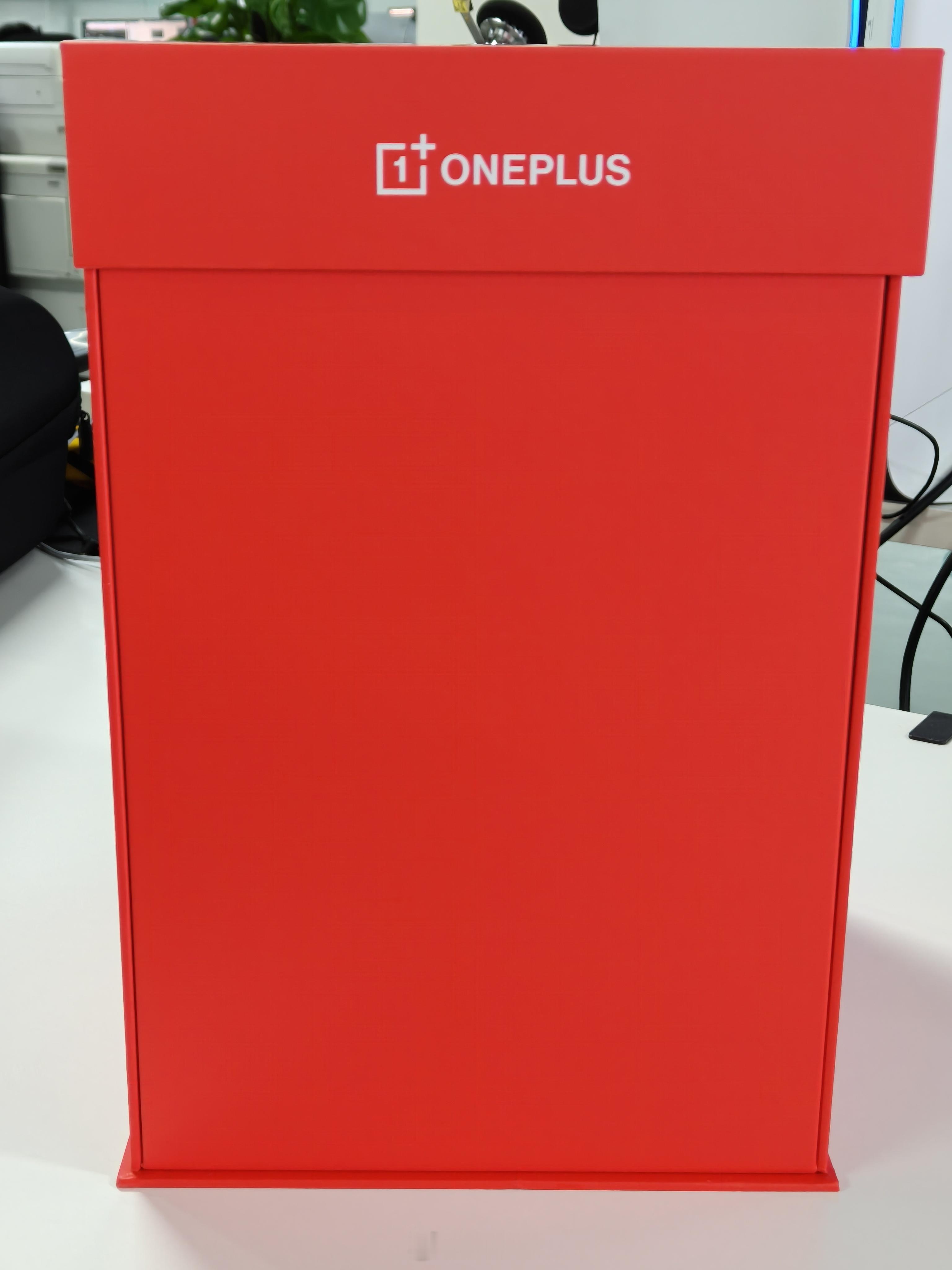 这次一加15T的邀请函挺有意思的，直接整了个爆米花机这是在暗示小身材，大能量？一