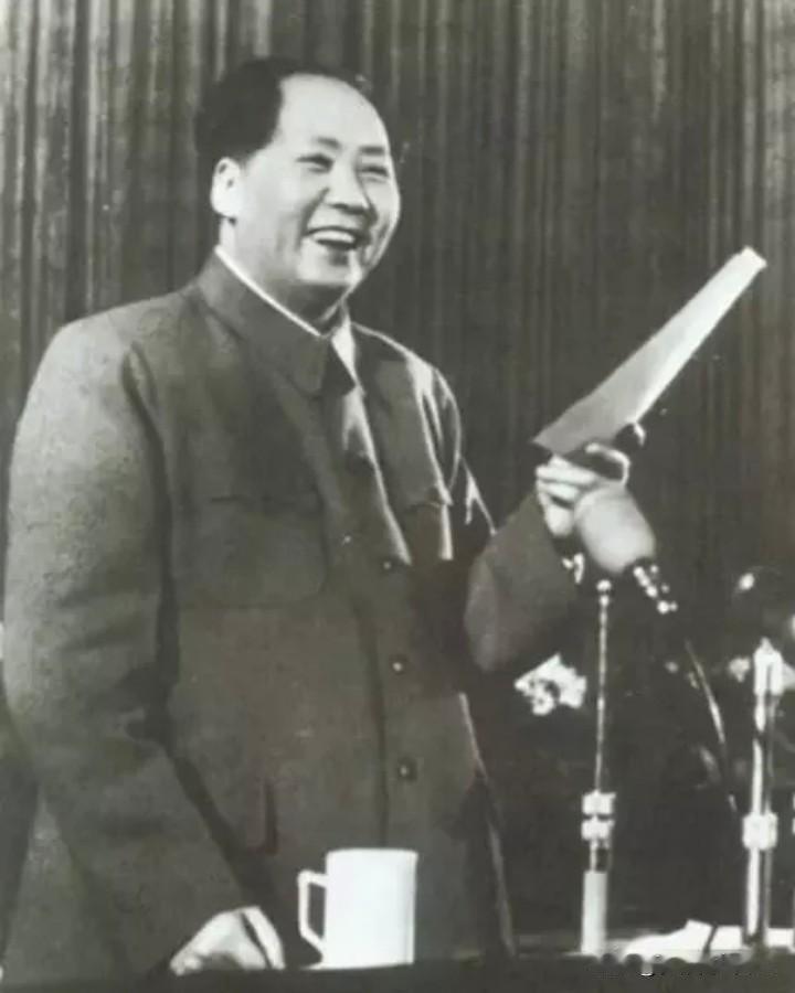 回望新中国建设初期那段峥嵘岁月，总能让人内心满是感慨。
 
国有兴邦良策，党拥有