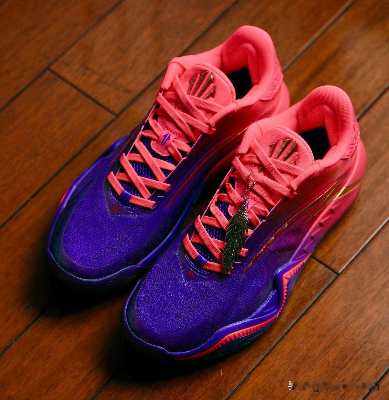 欧文3代 「432赫兹」配色，据说本来这个配色是要当做首发配色的，刚好赶上首发时