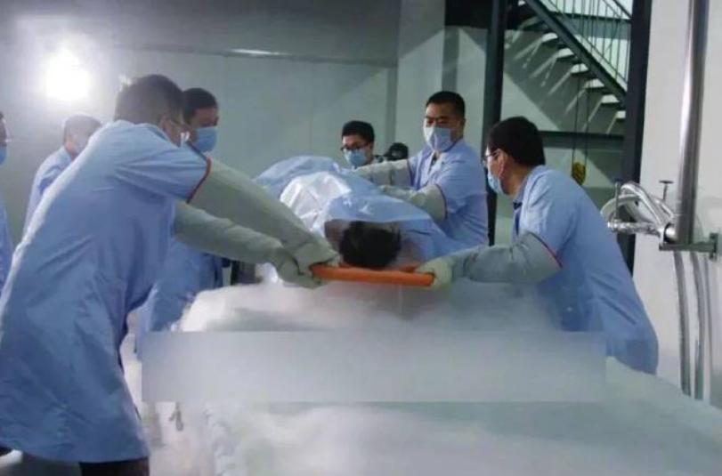 她把生命冻进-196℃等一个奇迹，丈夫却转身开启新生活！


液氮罐里躺了7年，