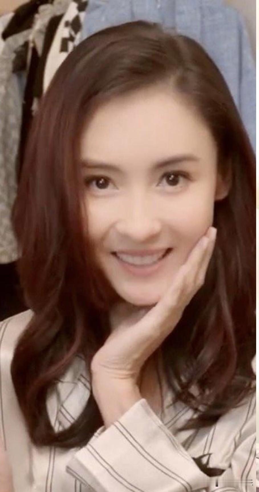 不丢人，发现对方不爱自己，离婚是清醒抉择。婚姻从来不是硬撑出来的面子，勉强捆绑一