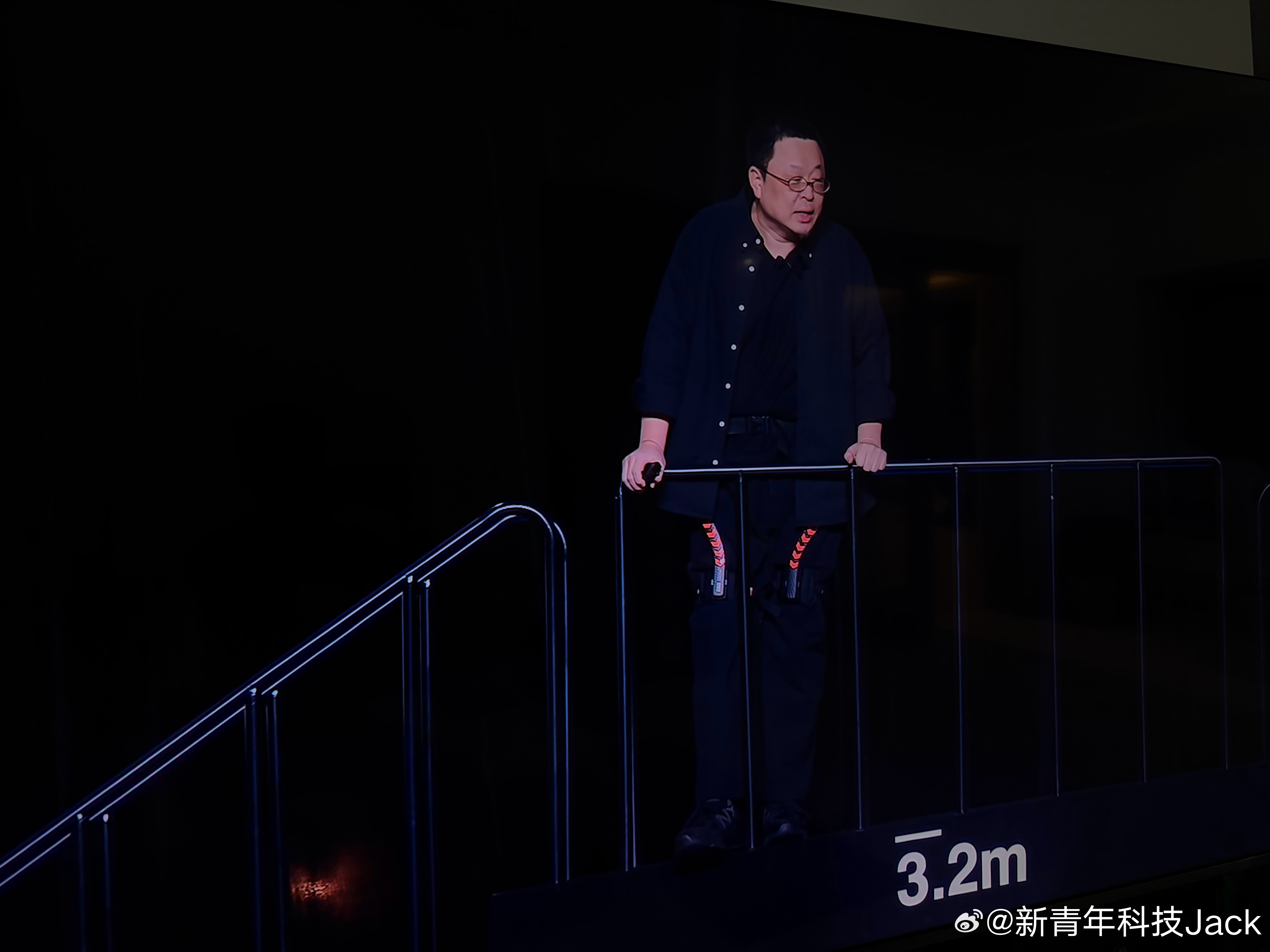 罗永浩科技春晚完全不知所云，挺无聊的一次演讲带货，没准备好的感觉。即使老罗这样有