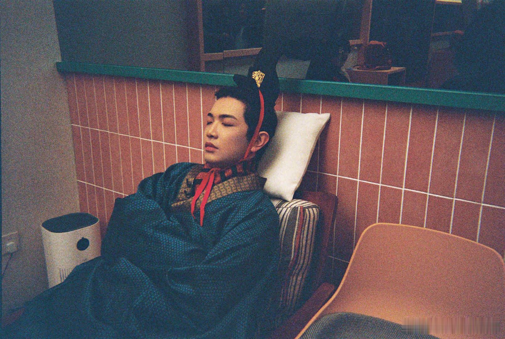 谁的快乐源泉来了！颜人中加盟声生不息，直接把节目变成“声生不嘻”，嬉皮笑脸求夸夸