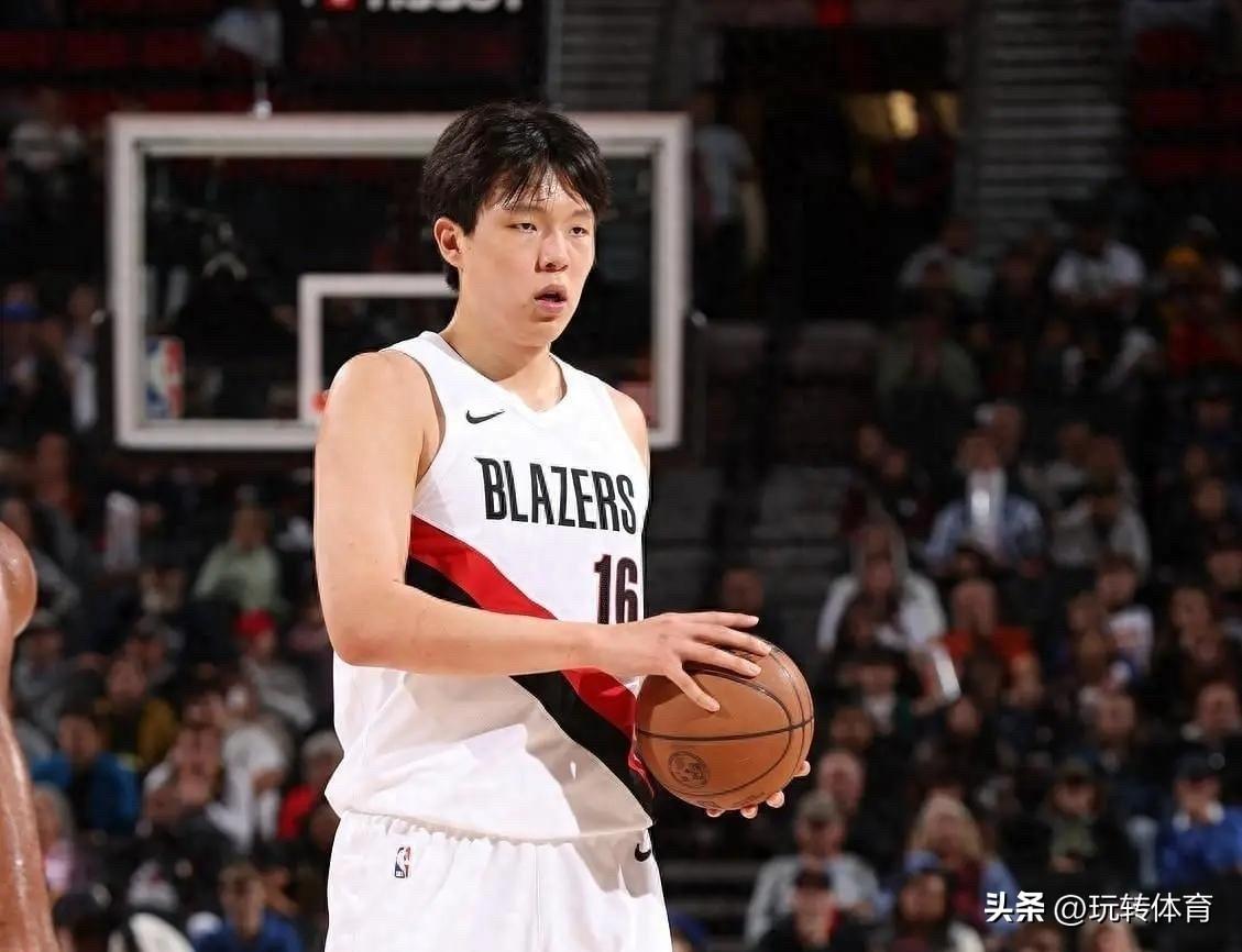 连续两场被DNP！杨瀚森该选择主动出击了！
当年易建联被雄鹿队选中后，由于不满意