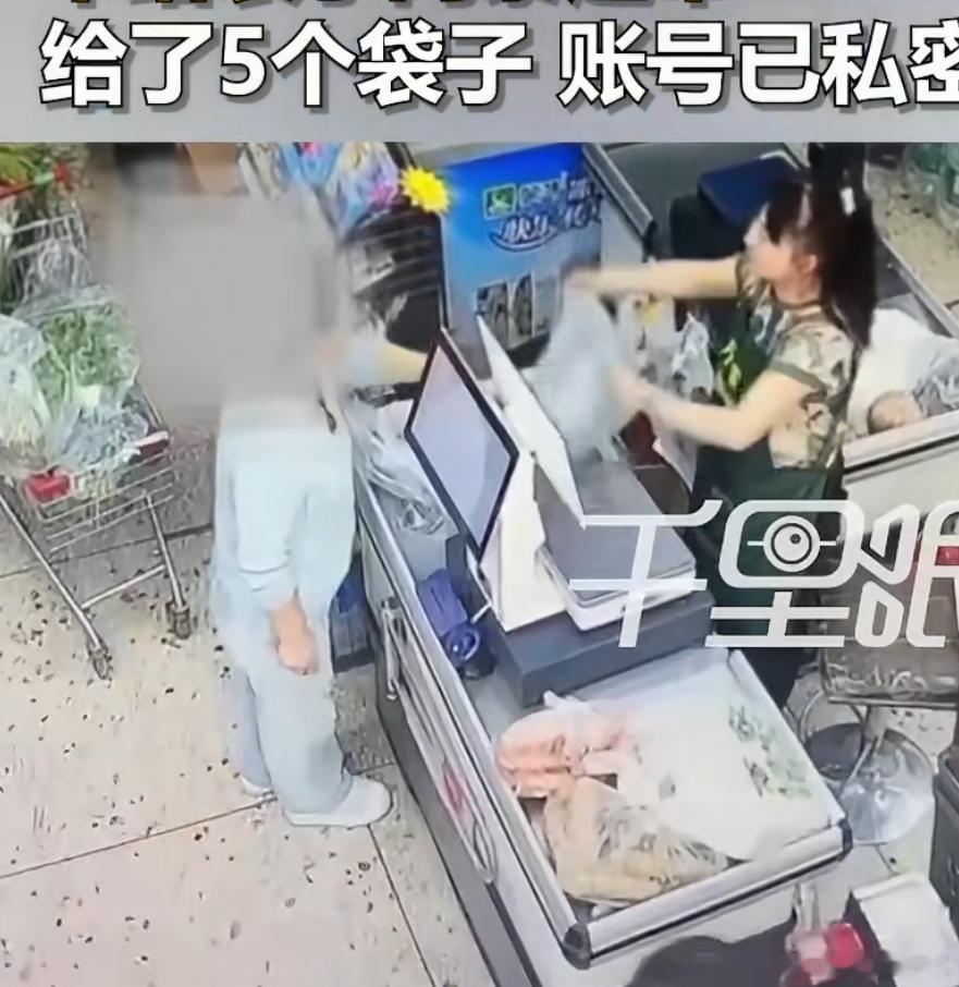 超市回应女子谎称雨天进店买袋遭拒 现代版农夫与蛇为什么现在不要脸的人越来越多了