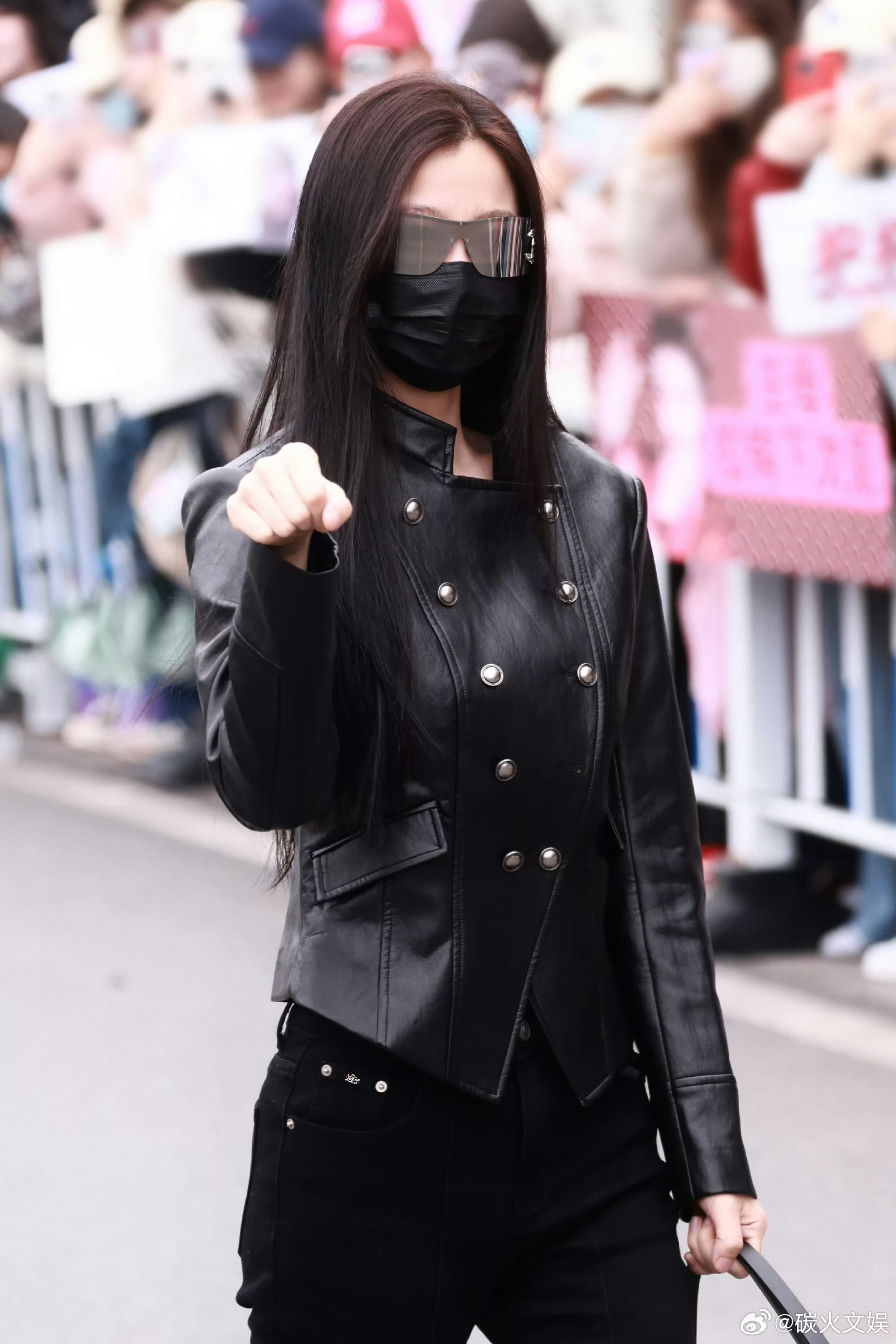 虞书欣皮衣辣妹虞书欣机车风造型虞书欣皮衣辣妹，好看，