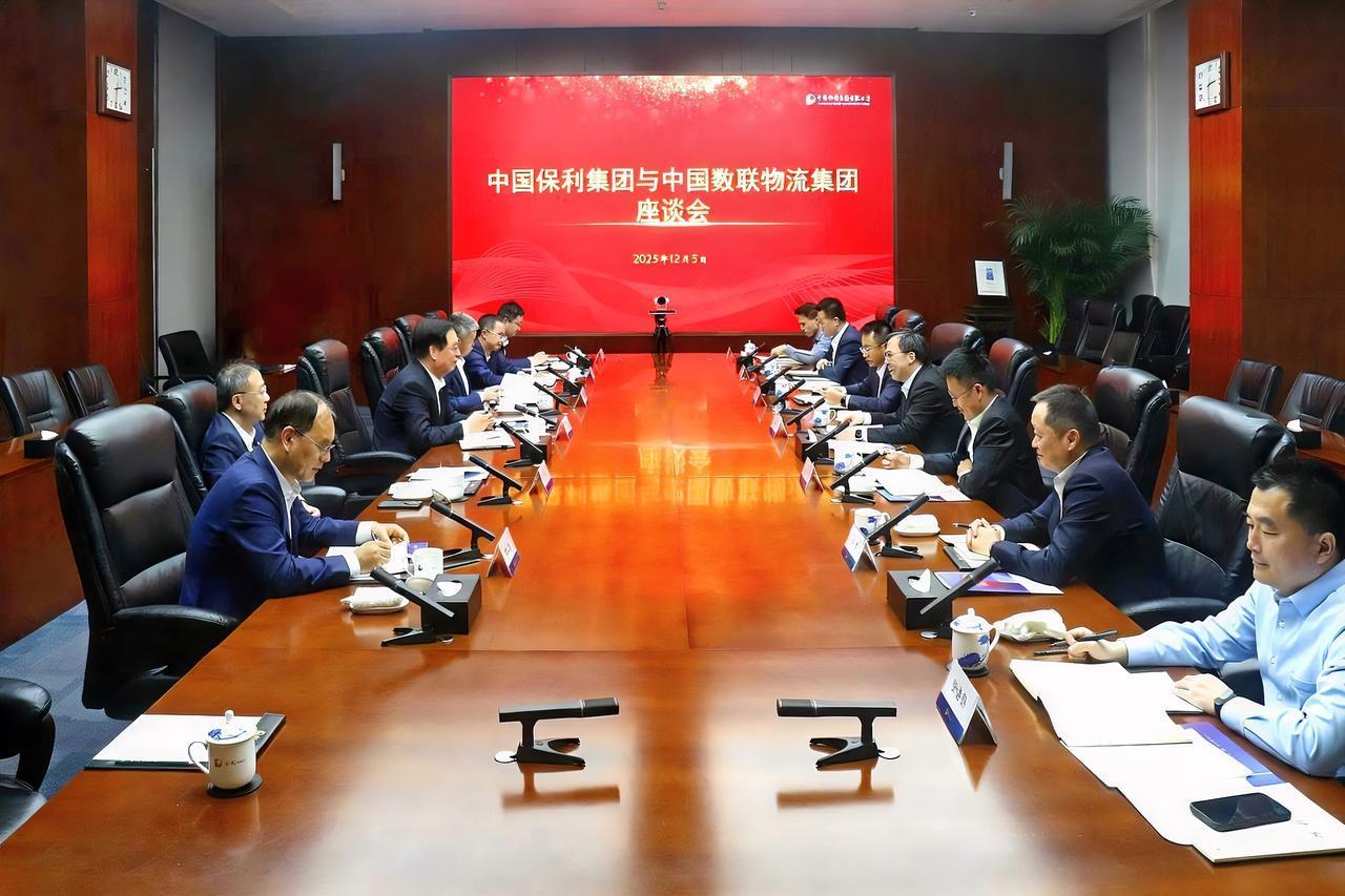 12月5日，保利集团党委书记、董事长刘化龙在新保利大厦会见中国数联物流党委书记、